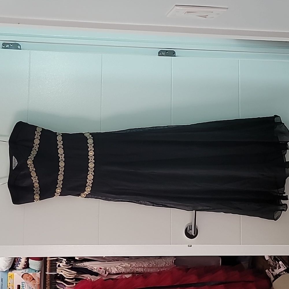 Kay Unger gorgeous formal mother of bride /groom long black gold .